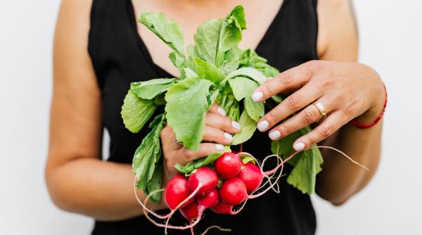 ridichi coapte cu usturoi reteta bunicii ai nevoie doar de o legatura de ridichi si un cuptor bine incins