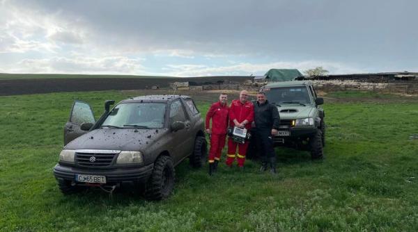 ambulanta din cluj blocata in noroi paramedicii au fost chemati la un bolnav in stare grava care de fapt voia doar un mijloc de tranport