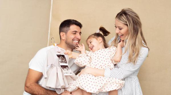 laura cosoi se pregateste sa devina mama peste o luna detalii despre botezul celui de al treilea copil