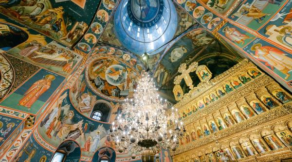 calendar crestin ortodox mai 2022 cruce rosie lista sarbatorilor din aceasta luna