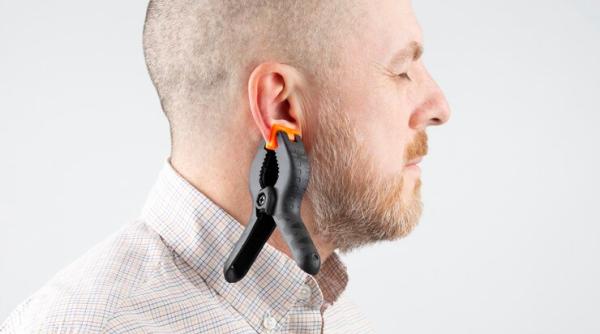 prinde ti un cleste de lobul urechii timp de cinci secunde n ai sa crezi ce poate face acest truc