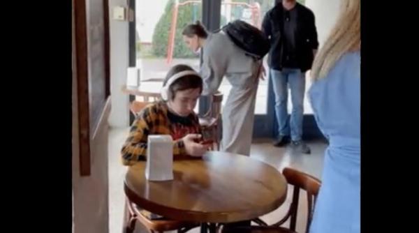 un pusti de 14 ani din lvov viral dupa ce nu a fost deloc impresionat de angelina jolie filmarea de la care a pornit totul