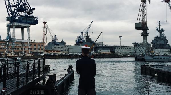 200 de marinari pleaca de pe un portavion american dupa mai multe sinucideri