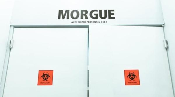 un pacient din shanghai transportat intr un sac la morga desi era viu