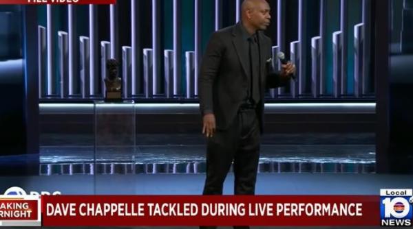 atac pe scena de la hollywood comediantul dave chappelle a fost trantit la pamant