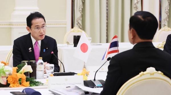 premierul si ministrul de externe al japoniei interzisi in rusia