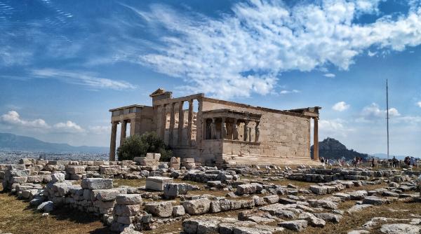 templul zeitei atena folosit drept club de noapte se ajunge in instanta