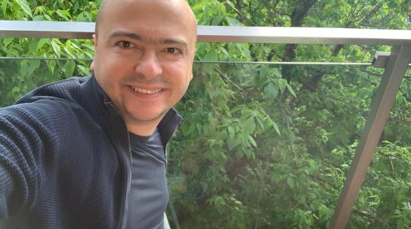 economistul iancu guda replica la glumele lui sebastian lazaroiu tipu asta n ar trebui sa fie putred de bogat