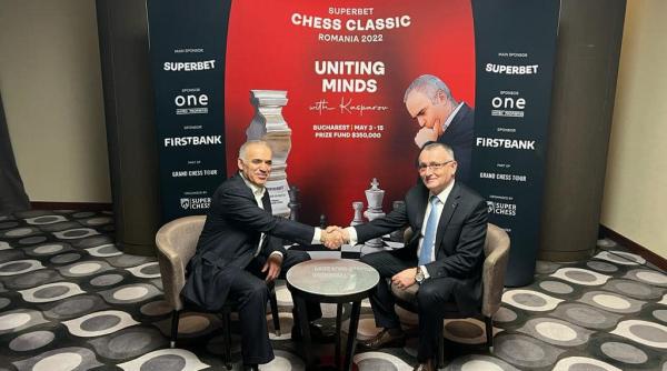 superbet chess classic 2022 ministrul sorin campeanu ilie dumitrescu si garry kasparov au facut primele mutari pe tabla de sah
