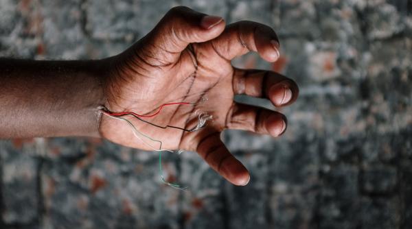 ultima inovatie cu rasunet mondial pielea electronica sensibila e skin cu par artificial integrat ce spun cercetatorii