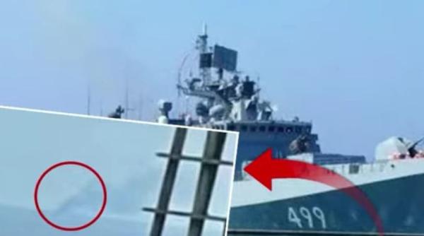 nava de razboi rusa amiralul makarov scufundata de ucraineni aproape de insula serpilor a luat foc dupa ce a fost lovita de o racheta