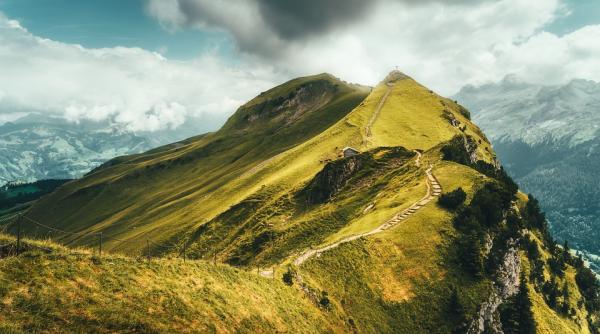 turista accidentata in muntii macinului a fost salvata de pompieri