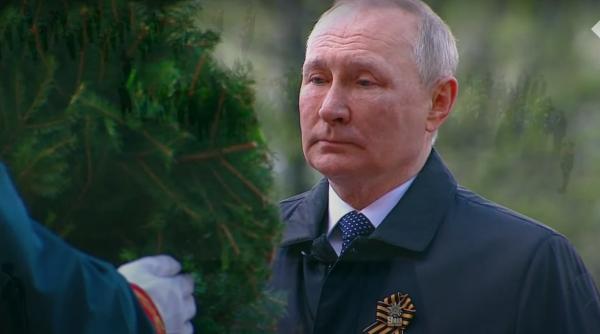 putin si a atins tinta a unit toate natiunile in fata ecranelor tot globul a fost cu ochii pe el parada rosie urmarita in toata lumea