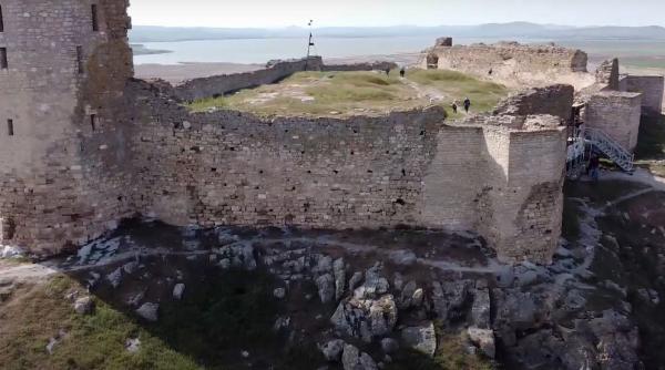 enisala mostenirea medievala a dobrogei s a crezut initial ca este cetatea heracleea