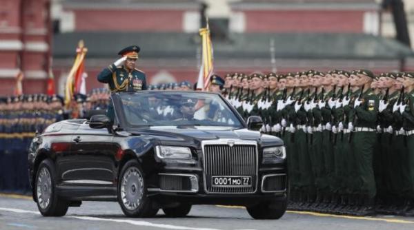 in ce masina au defilat oficialii rusi la parada de la moscova de 9 mai pare rolls royce dar nu e