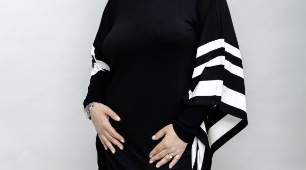 monica anghel s a transformat in madam goagal stie tot ce se intampla in paturile oamenilor barfa e hrana ei zilnica