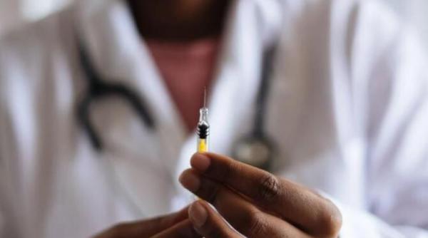 o tanara a murit din cauza tratamentului estetic cosmeticiana care a injectat siliconul in arest la domiciliu