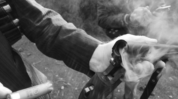 un tanar de 17 ani s a impuscat cu arma de vanatoare detinuta legal de tatal sau