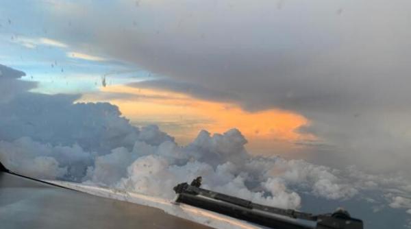 amurgul zeilor deasupra romaniei imagini pe care nu le veti putea vedea decat daca va aflati in cabina pilotului video