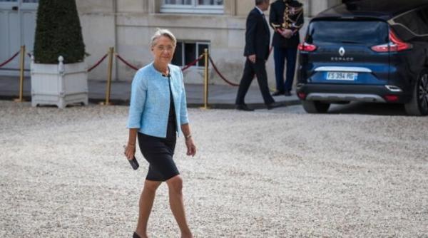 franta are un nou premier cine este elisabeth borne