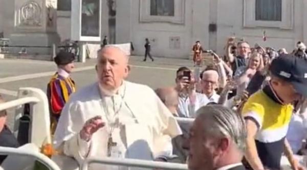 papa francisc despre durerea sa de genunchi stiti de ce am nevoie de putina tequila video