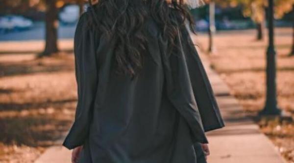 studenta cu autism discurs emotionant de absolvire a colegiului ca sefa de promotie dumnezeu ti a dat o voce foloseste o