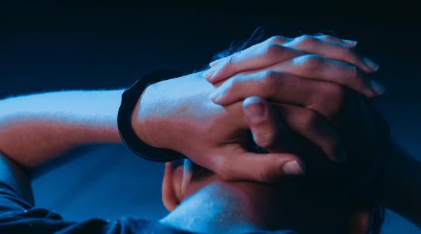 cum sa judeci mai putin ceea ce se intampla in jurul tau psihologii pun la dispozitie 9 cai de remediere