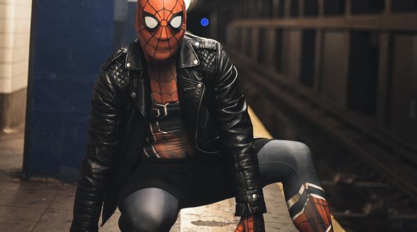 supereroii exista si in realitate omul paianjen simbolul rezistentei impotriva dictaturii militare