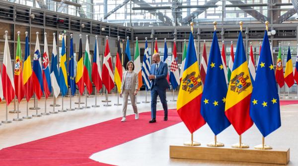 a explodat internetul la imaginile cu maia sandu bogdan chirieac nu joaca teatru nu e dacian ciolos