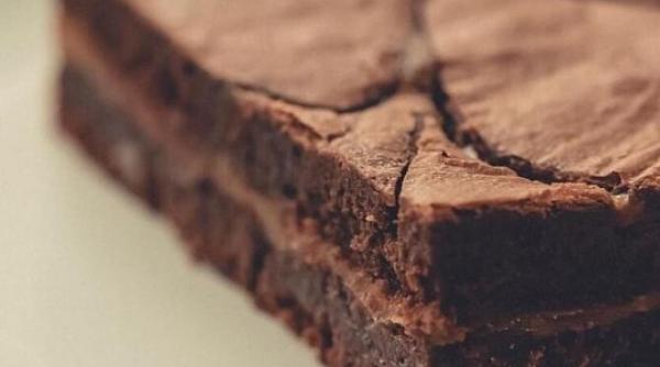 chec cremos de ciocolata cu doar trei linguri de faina incearca l si nu vei regreta