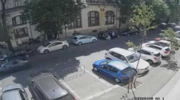 nicusor dan a scos filmarea angajat acuzat ca a fugit cu documentele in brate cand a auzit de control video