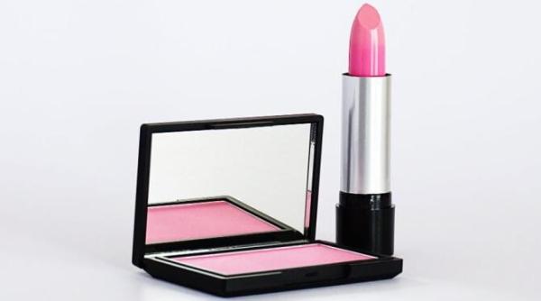 nu arunca niciodata rujurile vechi le poti oferi a doua sansa si crea nuante noi ai nevoie doar de inspiratie