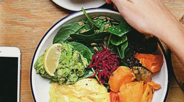 omleta de cartofi in cuptorul cu microunde o reteta delicioasa care te salveaza cand nu ai timp