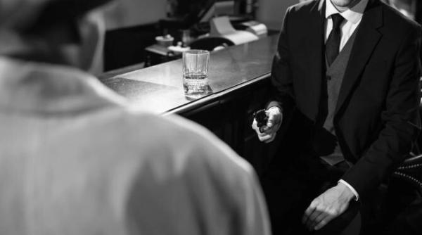 un agent mi5 s a folosit de pozitia sa pentru a si teroriza iubita