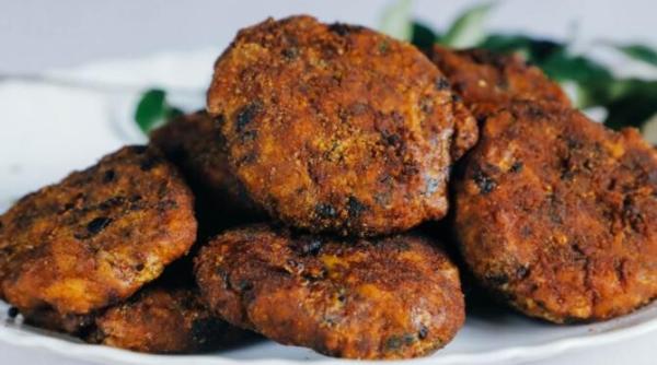 chiftele de vinete si ton un deliciu culinar potrivit si pentru cei care sunt la dieta au doar 65 de calorii