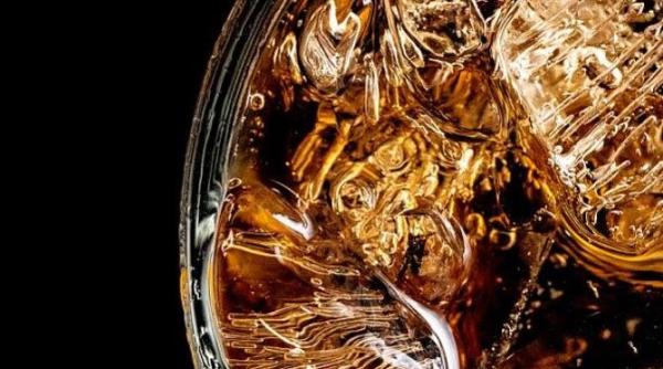 toarna o jumatate de litru de cola in toaleta si vezi ce se intampla rezultatul e spectaculos