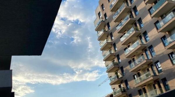 ciudatenie absoluta intr un bloc din militari bulai ce minte au avut aia va dati seama video