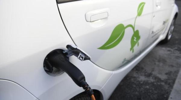 50prc dintre romani ar dori sa isi cumpere o masina electrica