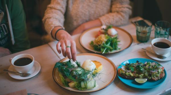 dieta care tine la distanta senzatia de foame asa functioneaza