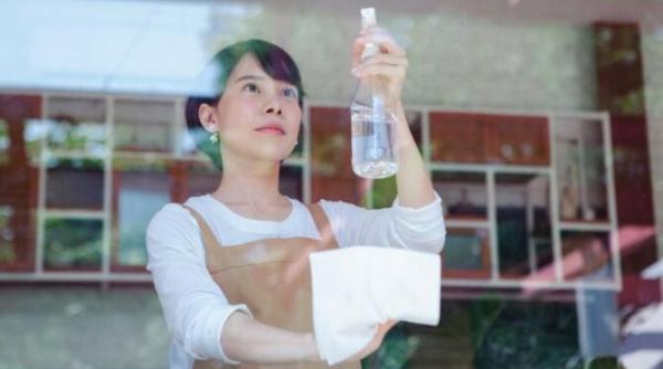 coaja de banana sau cartofi cruzi opt trucuri eficiente cu care sticla gemului va straluci