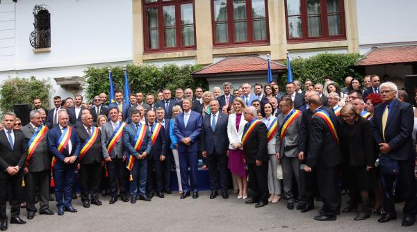 partidul national liberal 147 de ani de la infiintare conacul bratienilor de la stefanesti arges gazda liderilor liberali galerie foto
