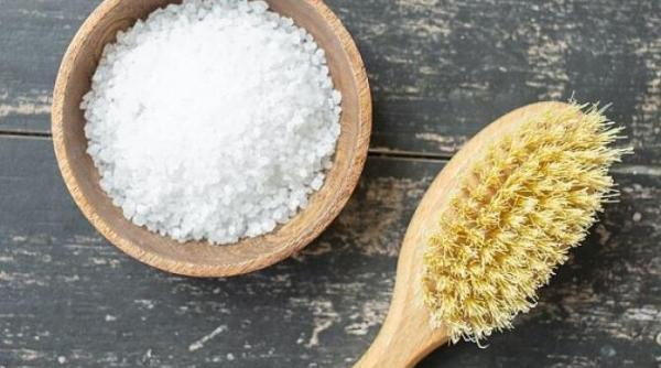 pune sare in sampon motivul uimitor pentru care toata lumea trebuie sa faca acest lucru