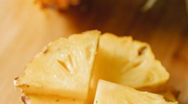 ananas copt cu scortisoara serveste desertul si vezi ce se intampla in cateva ore