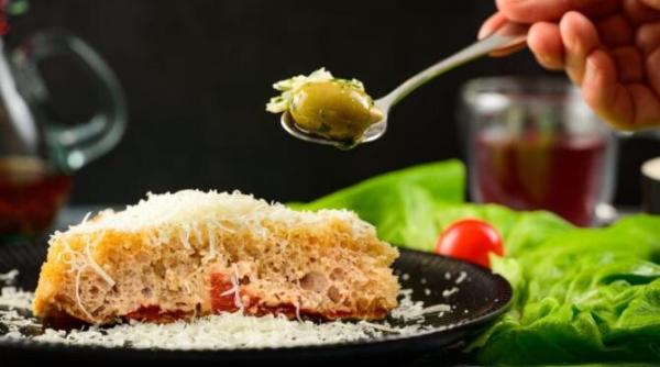 focaccia crocanta de dovlecei o reteta usoara si rapida care inlocuieste painea