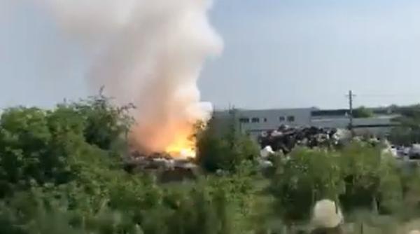 incendiu la un centru de reciclare a aluminiului deflagratia nu se poate stinge cu apa video