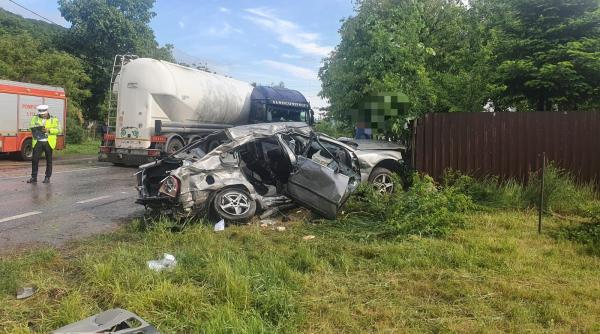 accident grav in bacau doua persoane au murit o tanara transportata la spital