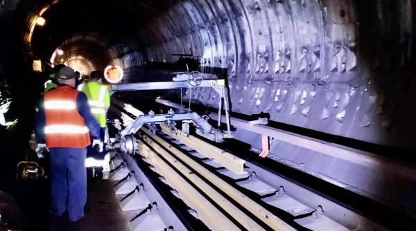 miros de fum la metrou in bucuresti statiile tineretului si eroii revolutiei inchise temporar