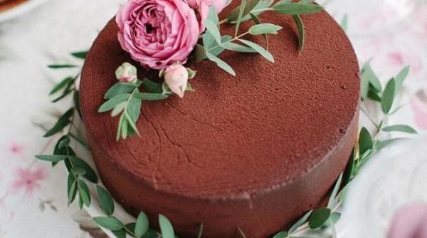 un desert excelent pentru micul dejun cu fulgi de ovaz banane si cacao