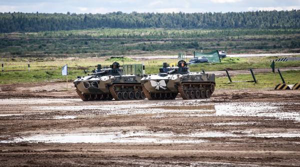 tancuri vechi de 50 de ani aduse de rusia in ucraina