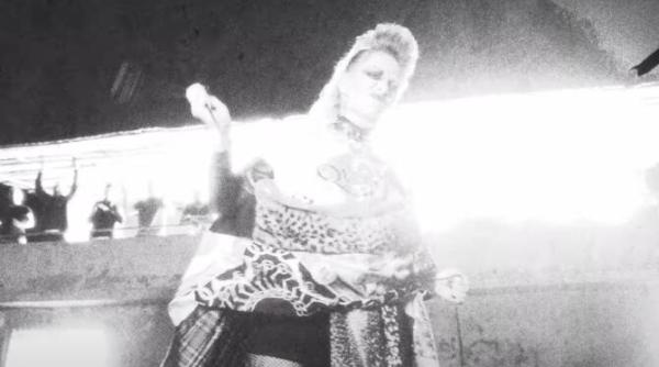 delia a lansat maneaua rock a verii fanii socati de piesa otzl gltz iar cresc chiriile in galati dupa piesa asta